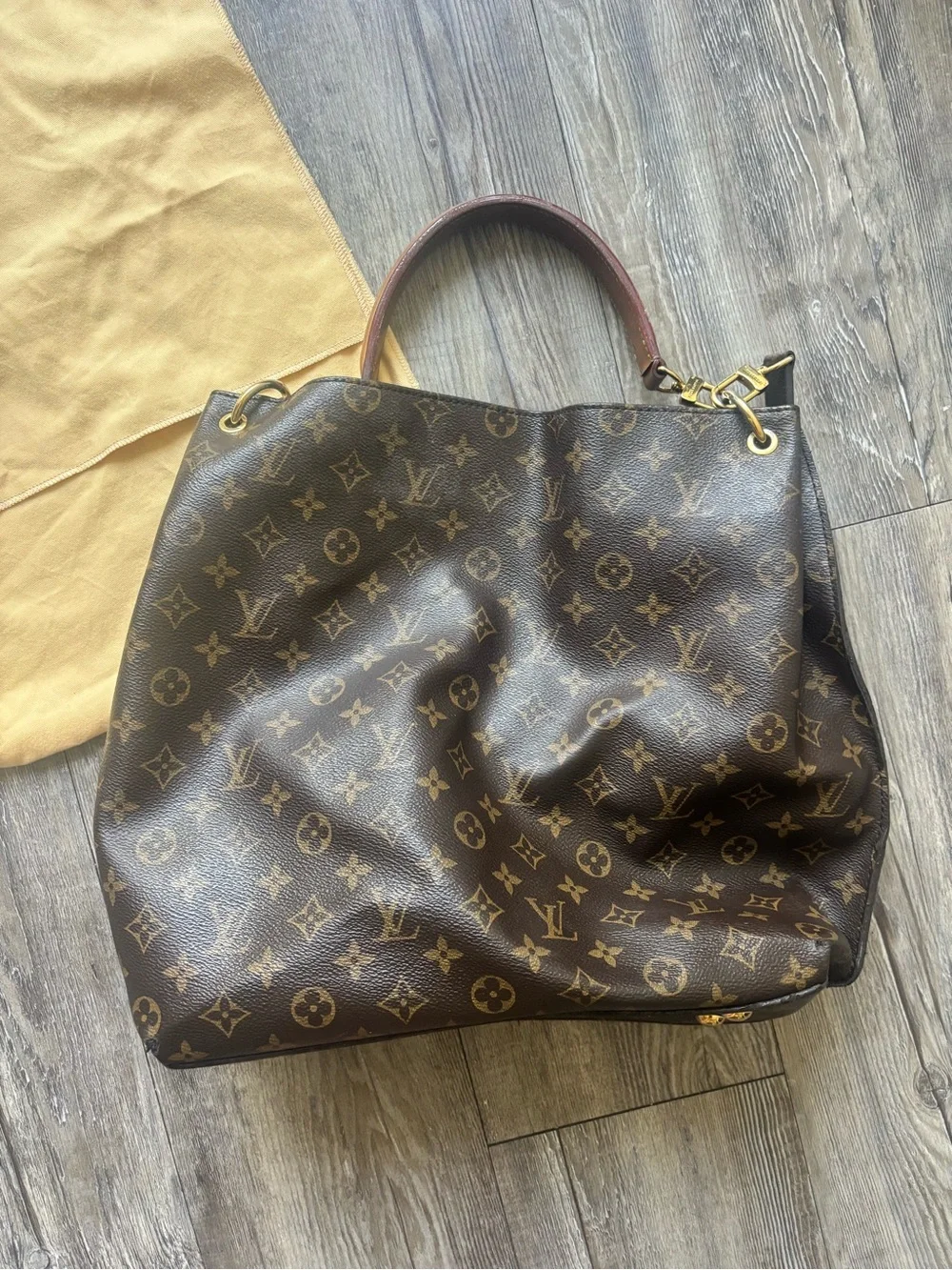 Louis Vuitton signature louis